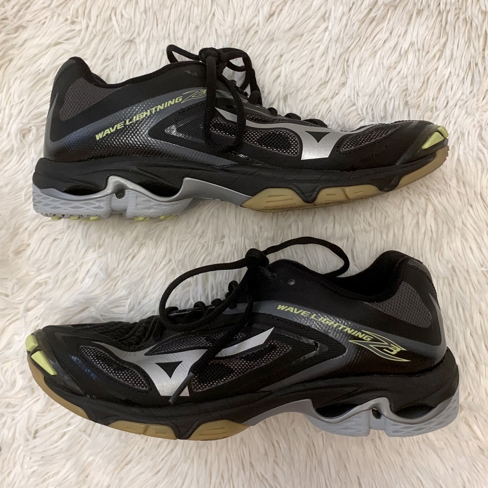 Mizuno Wave Lightning Z3 Volleyball Shoes